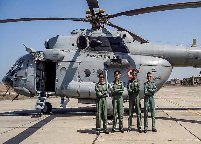 all-women-crew-flies-helicopter